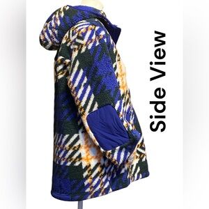 The North Face Blue and Black Zip Up Sweater
BIN Z